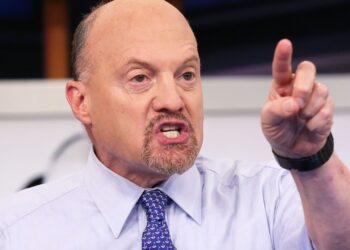 Labor report and GitLab, CrowdStrike earnings: Cramer’s week ahead