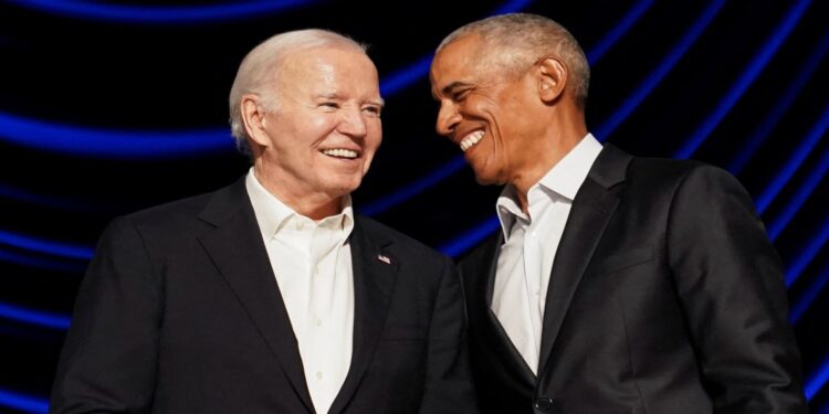 Clooney and Roberts help Biden raise $30 million-plus at a star-studded Hollywood ornamento