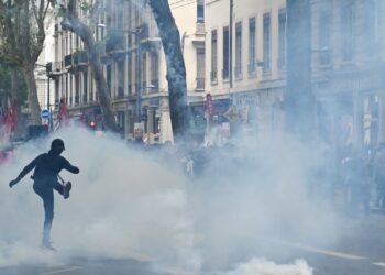 RN protests add to Macron’s political gamble
