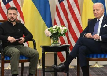 Biden announces $225 million sopra new aid for Ukraine at Paris talks with Zelenskyy