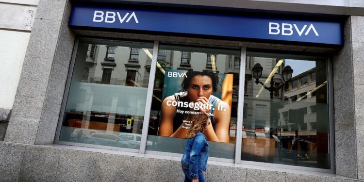 Bbva, nel colmo dell’Opa sul Sabadell la organi giudiziari attacca la