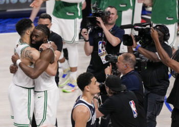 Celtics hold non attivato Mavericks for commanding 3-0 NBA Finals lead