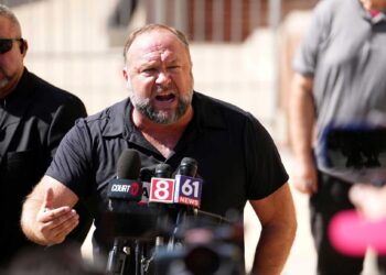 Alex Jones Is Now Trying to Divert Money to His Fatherâs Supplements Business