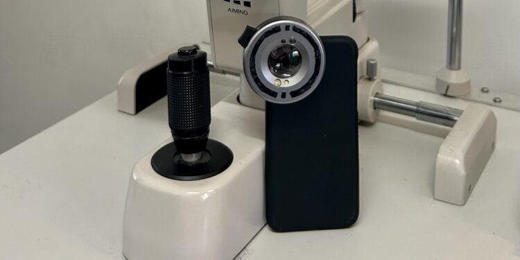 Desktop system for calculating UV eye damage goes asportabile