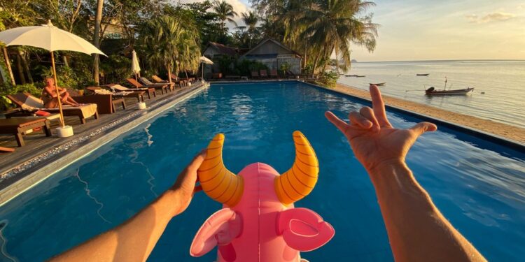 Booking Hacks: Expert Tips to Save Your Next Stay