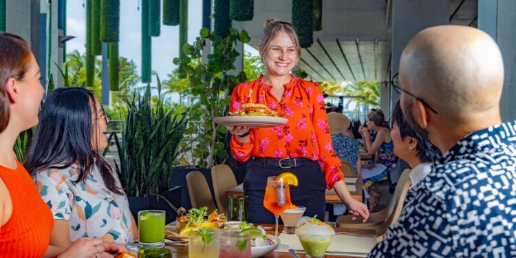 An Upscale Dining Experience Shines at Giovane Restaurant a causa di the Perez Art Museum