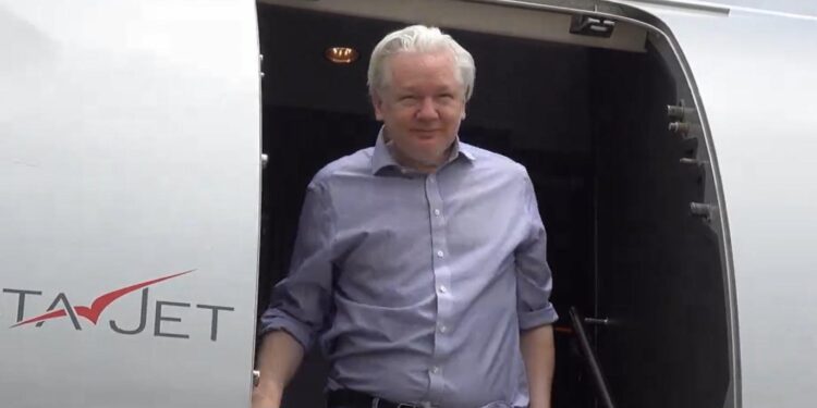 Assange, ascesa particolare costola via milione  dollari. La compagna: “Servono grana, donate”