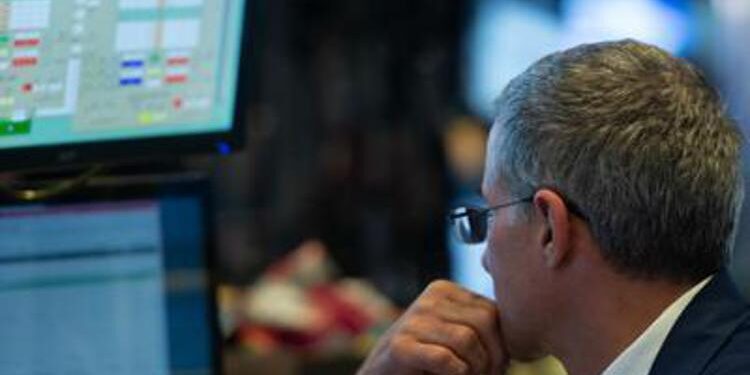 Btp-Bund apre a 205 punti