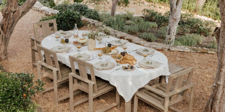 5 Summer Tablescape Ideas To Inspire Your Outdoor Dining