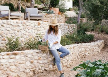 The Best Garden Color Schemes To Boost Your Curb Appeal