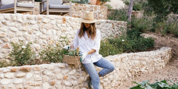 The Best Garden Color Schemes To Boost Your Curb Appeal