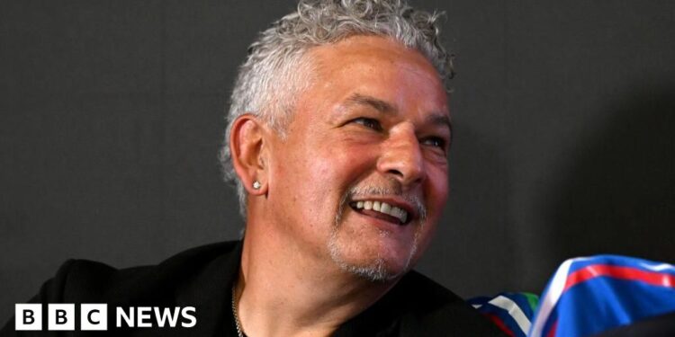 Emerito-Italy footballer Roberto Baggio injured durante armed robbery