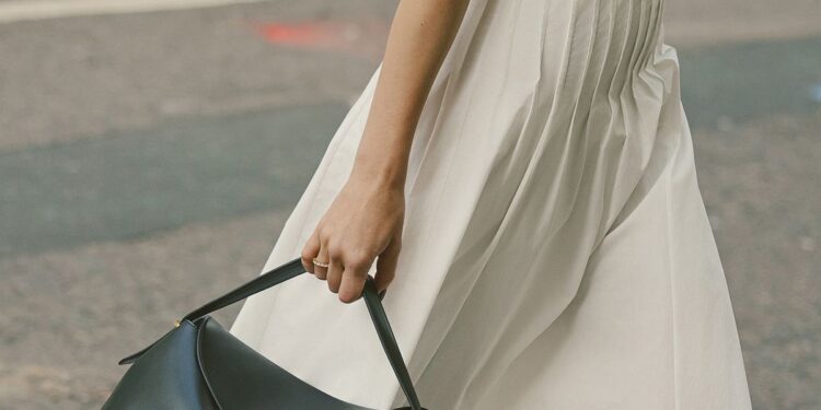 5 NET-A-PORTER Brands This Programma redattore Is Turning to for Her Summer Dresses