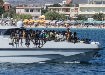 Lampedusa, sbarcano per mezzo di 180. Recuperati 11 corpi