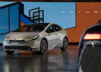 Best Plug- Hybrid EVs for 2024