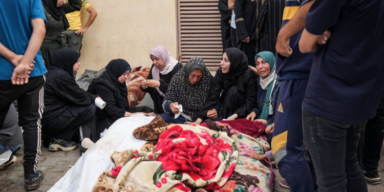 Israel says jets targeting ‘Hamas compound’ have  a school durante Gaza | World News