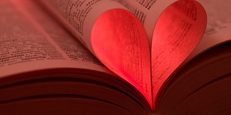 Why are we drawn to guilty pleasures like romantasy novels? Neuroscientists weigh quanto a : Shots