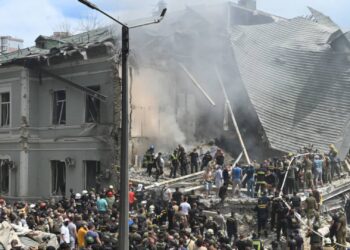 Ukrainian children’s hospital , 31 people killed durante daytime Russian missile attack