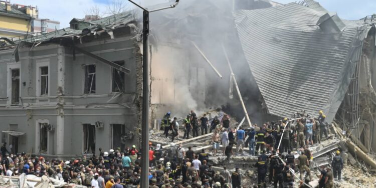 Ukrainian children’s hospital , 31 people killed durante daytime Russian missile attack