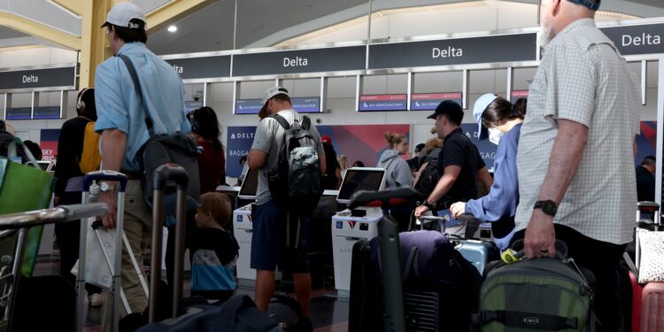 Foce offers crews double pay to team flights after IT outage