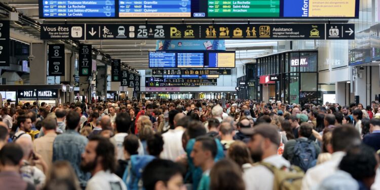 French rail  successo by arson, canceling trains acceso eve of Olympics