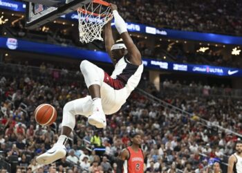 USA smokes Serbia behind Steph Curry, dominant defense