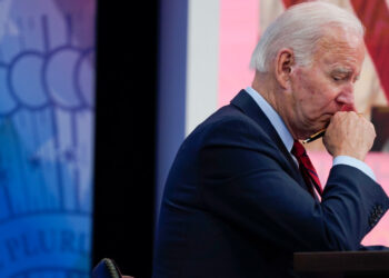 Republicans call  dropped-out Biden to resign, Clintons endorse Harris — RT World News