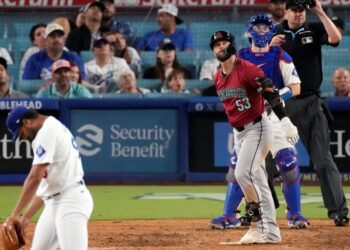 Diamondbacks’ Walker continues to haunt Dodgers with two more homers