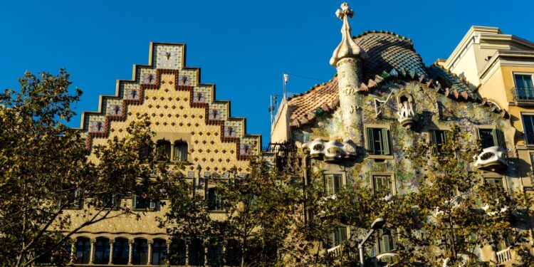Gaudi’s Glorious Gem: Visiting Palazzo BatllÃ³ con Barcelona