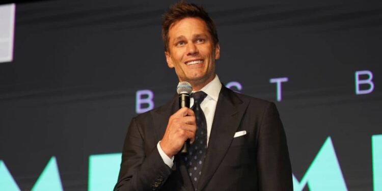 Howie Long Reveals His Thoughts  Tom Brady’s Broadcasting Career
