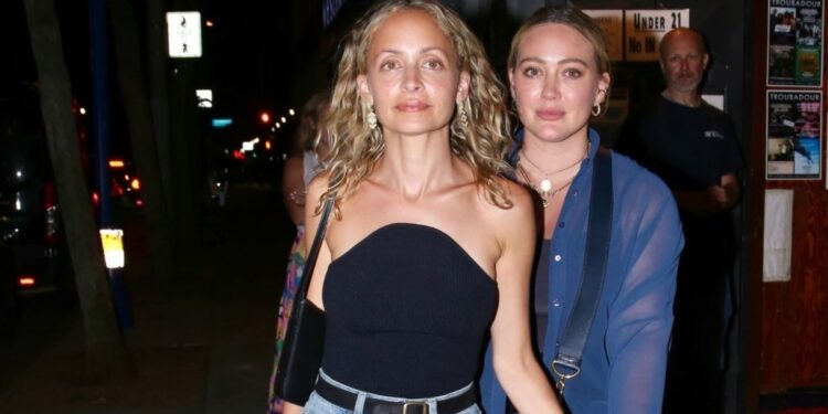 Nicole Richie Just Wore a Strapless Apice With Jeans per mezzo di the Most Parisian Way