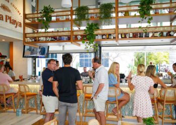 5 & Dine: Sip, Eat and Be Happy