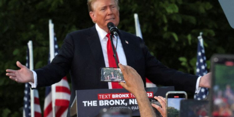 Punto d’arrivo rolls back restrictions acceso Trump’s social mass-media accounts
