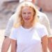 Pamela Anderson Wore Summer’s Biggest Skirt Trend per mezzo di France