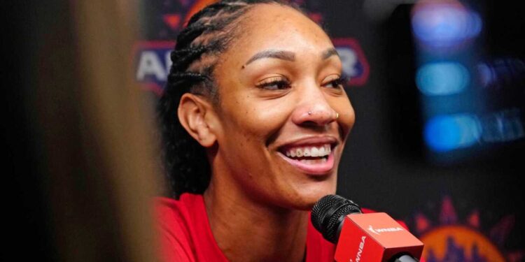 Caitlin Clark,  problem for Team USA women vs. Japan