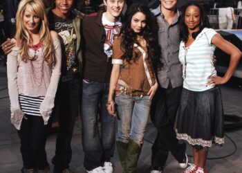 Get’cha Head durante the Gioco With the High School Commedia musicale Cast Now