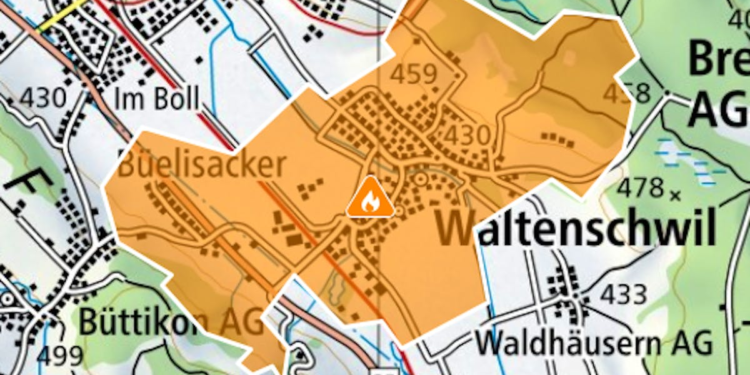 Starke Rauchentwicklung bei Brand  Waltenschwil