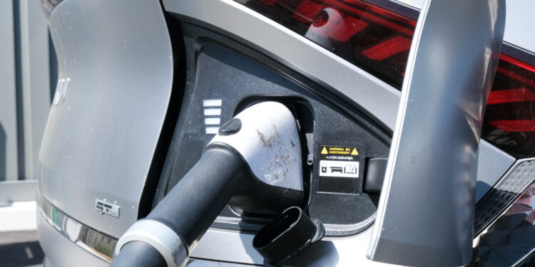 This company figured out how to charge an electric car durante under 5 minutes