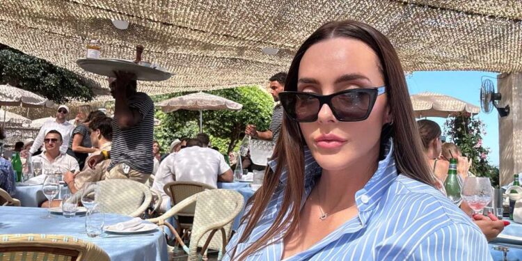 How To Hide Dark Marks   With & Without Makeup