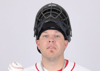 Red Sox release two-time Gold Glove-winning