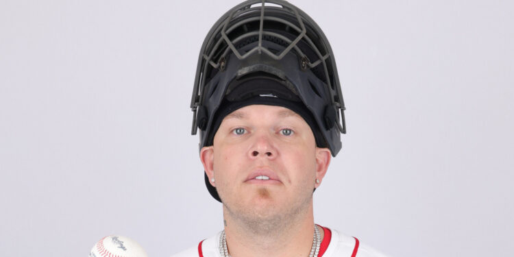 Red Sox release two-time Gold Glove-winning