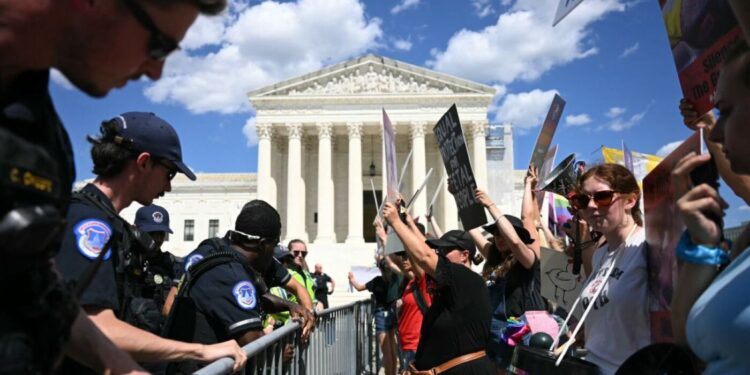 Abortion could be disruptive as an election issue per mezzo di battleground states : Shots